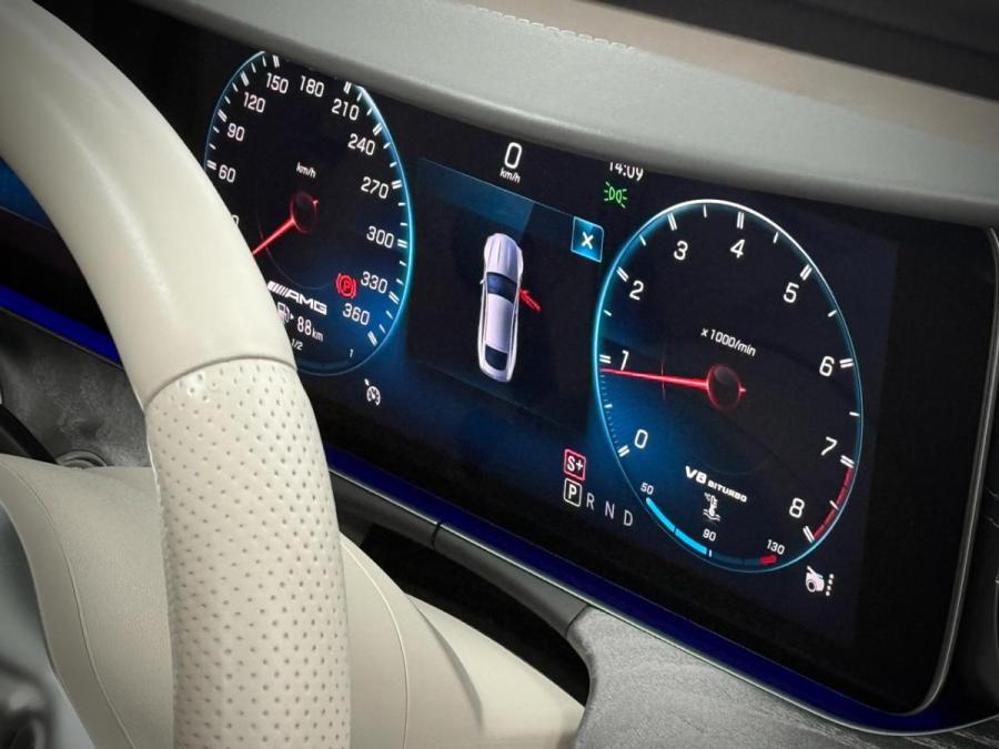 GT63S AMG 4-MATIC - Image 8